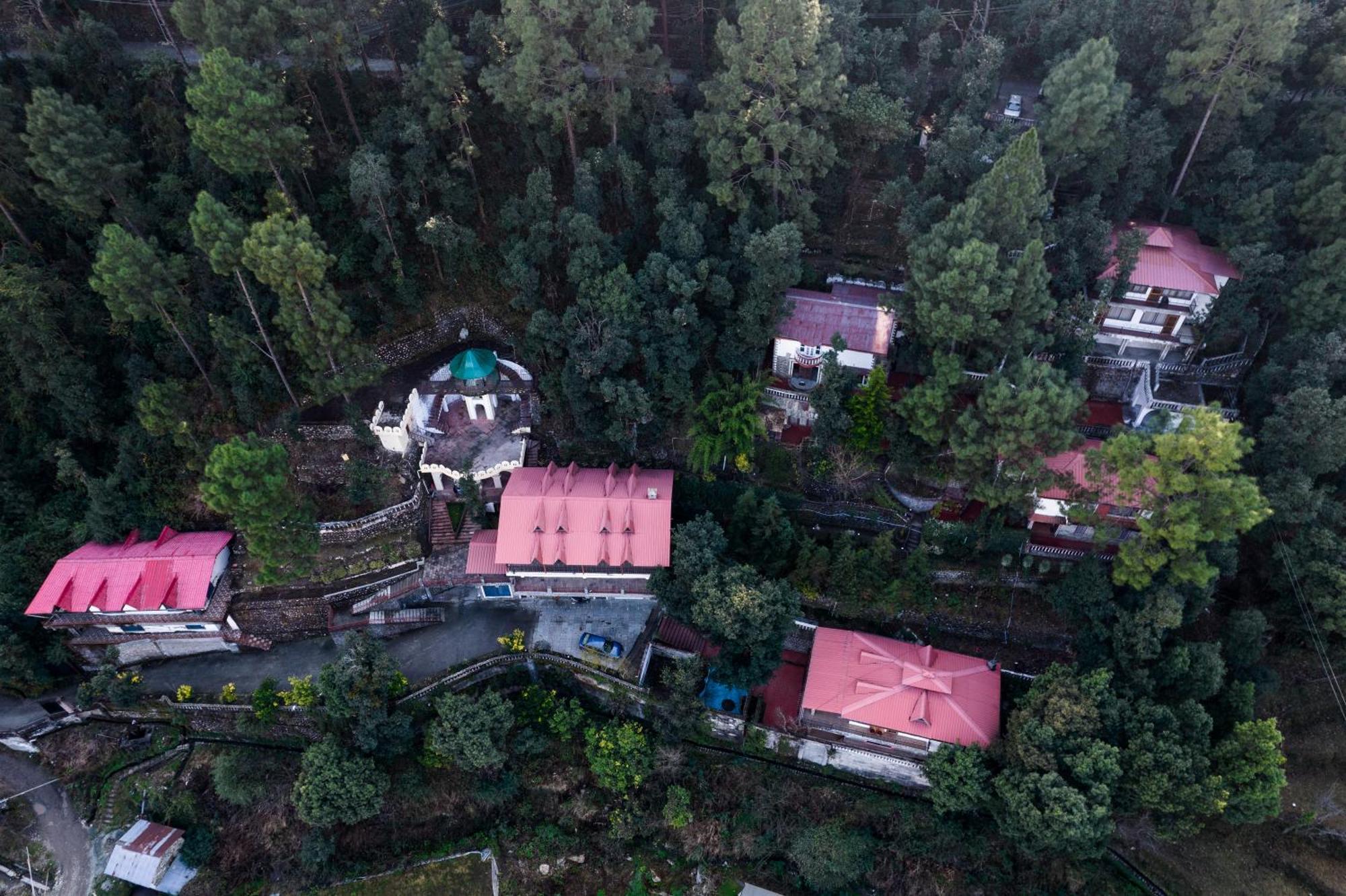 The Canadian Woods Resort Нейнитал Екстериор снимка
