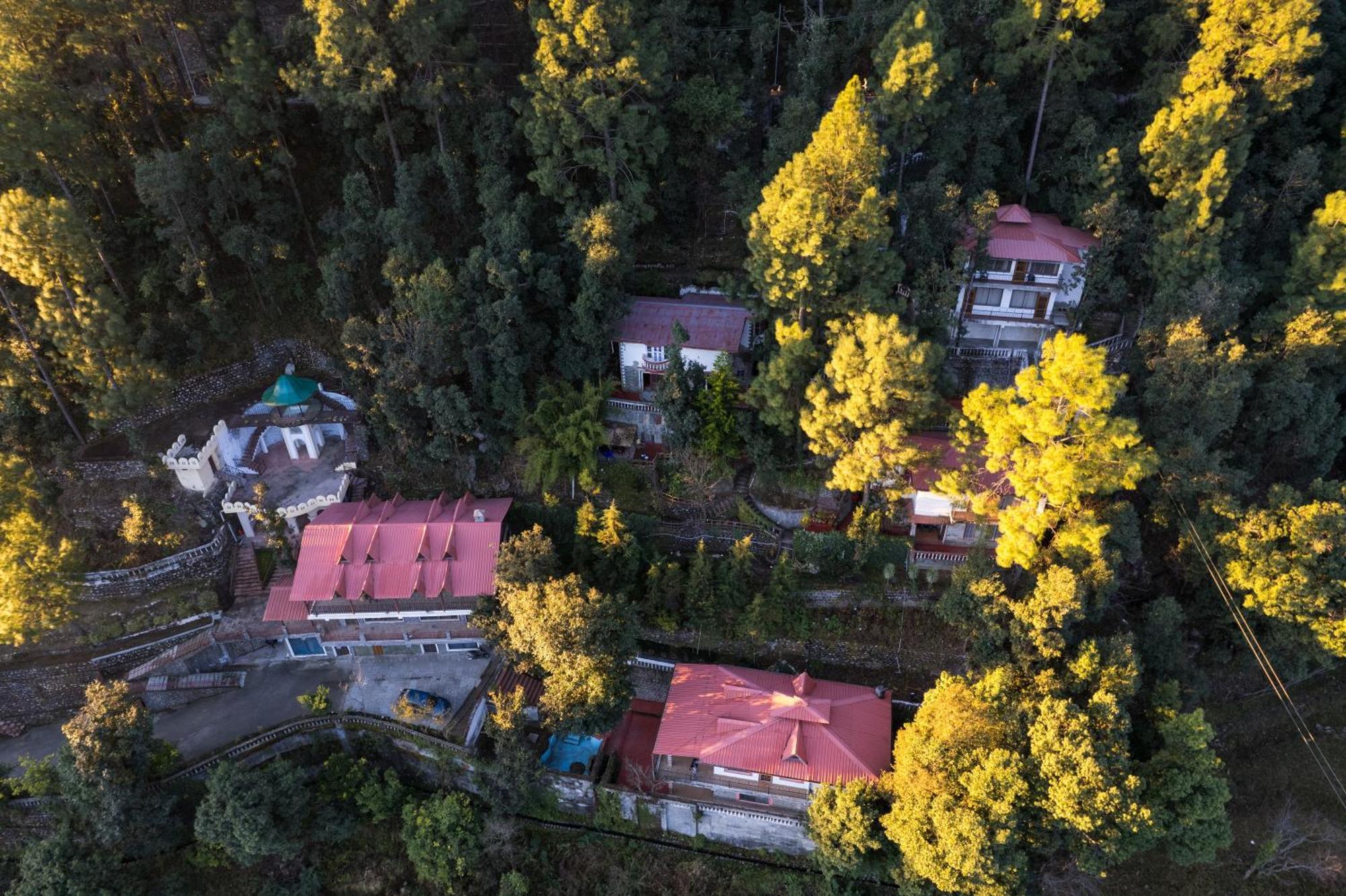 The Canadian Woods Resort Нейнитал Екстериор снимка