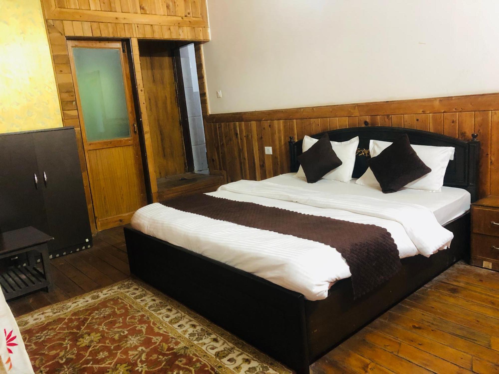 The Canadian Woods Resort Нейнитал Екстериор снимка