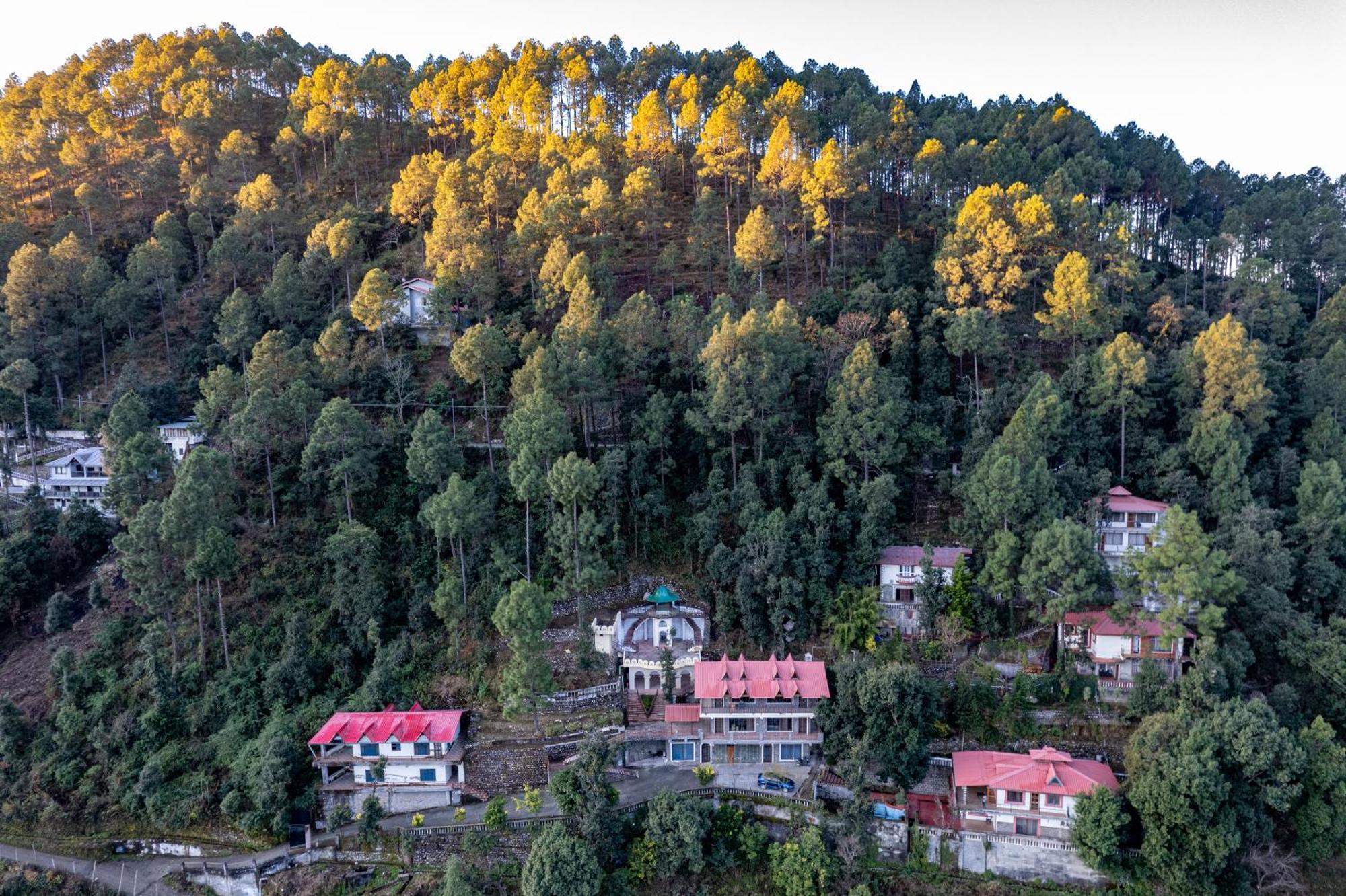 The Canadian Woods Resort Нейнитал Екстериор снимка
